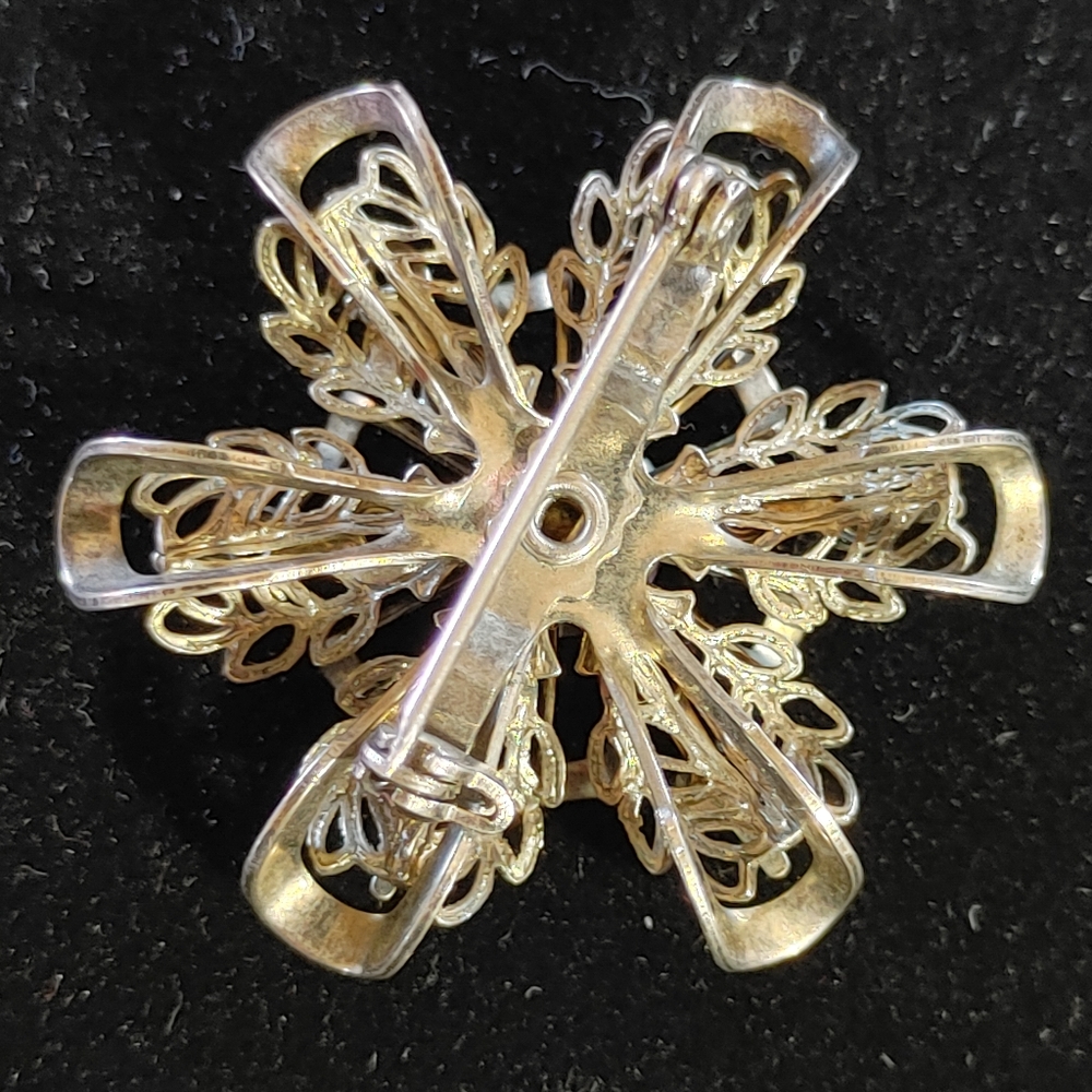 Vintage amethyst snowflake silvertone brooch - Picture 10 of 12